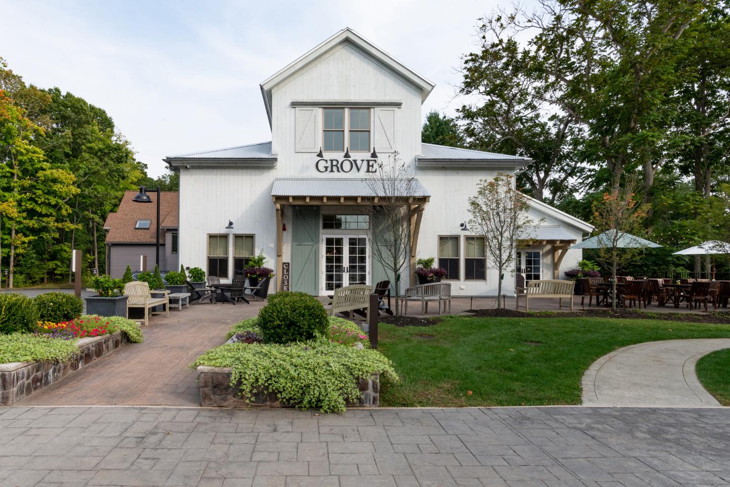 An exterior view of a restaurant