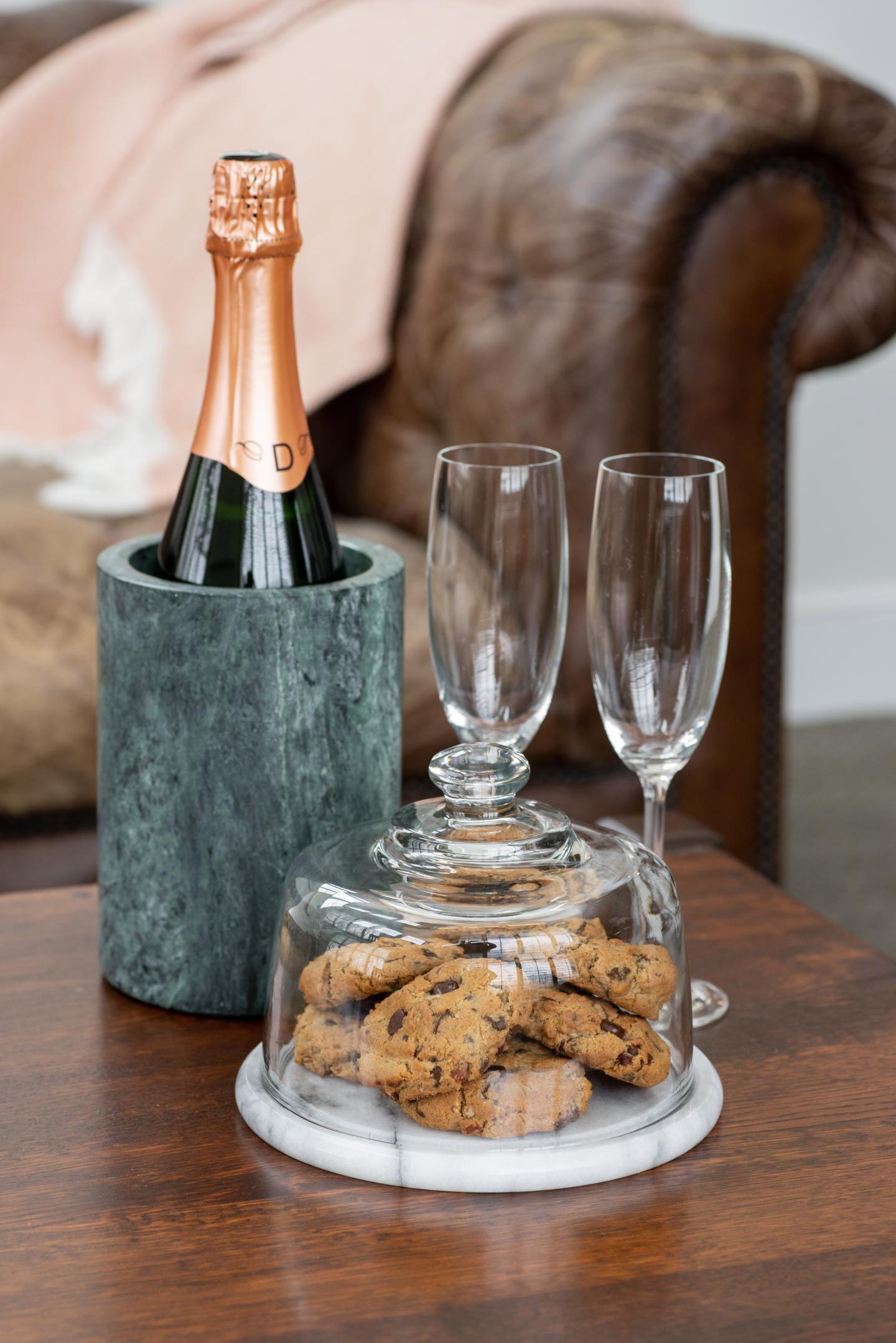 A close up of champagne and cookies