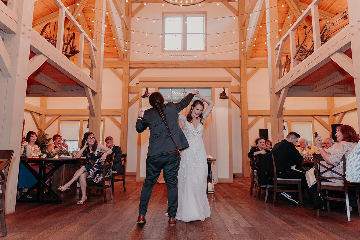 Brides frist dance