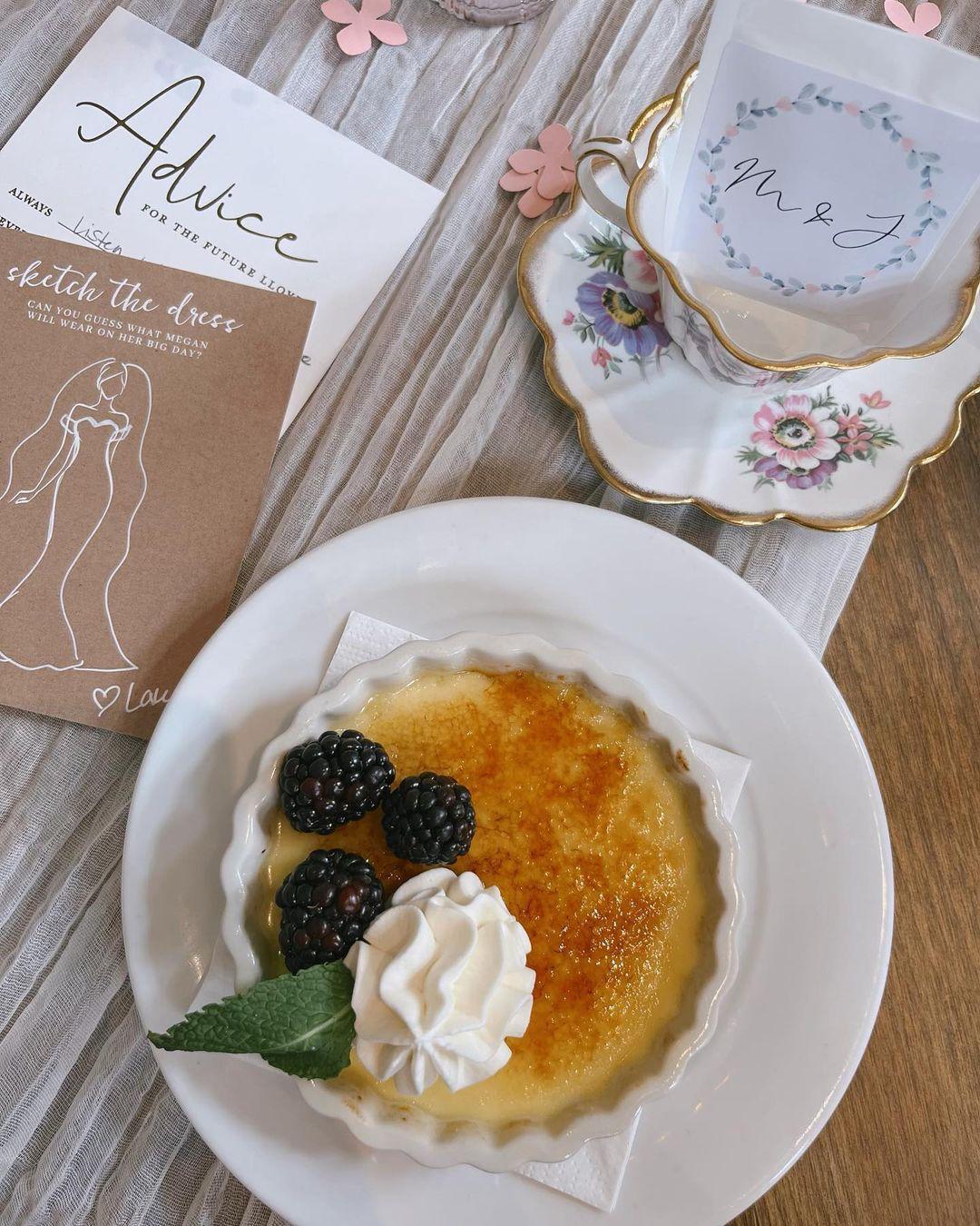 shower cards and dessert
